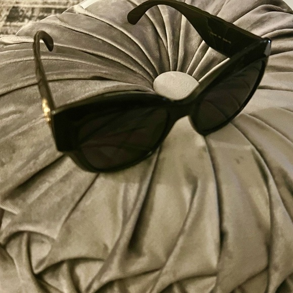 Gucci Cat Eye Sunglasses SOLD - Picture 9 of 11